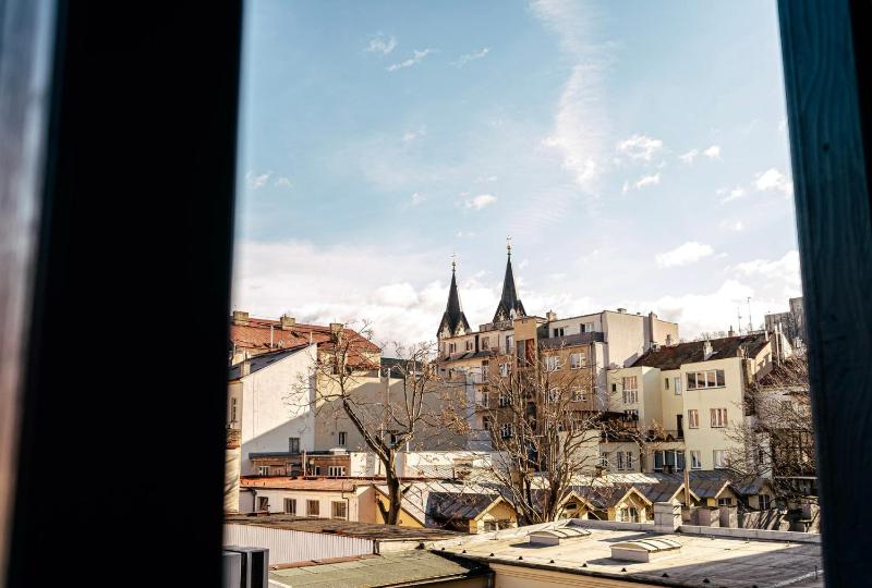 Deluxe Double Room with Balcony image 3