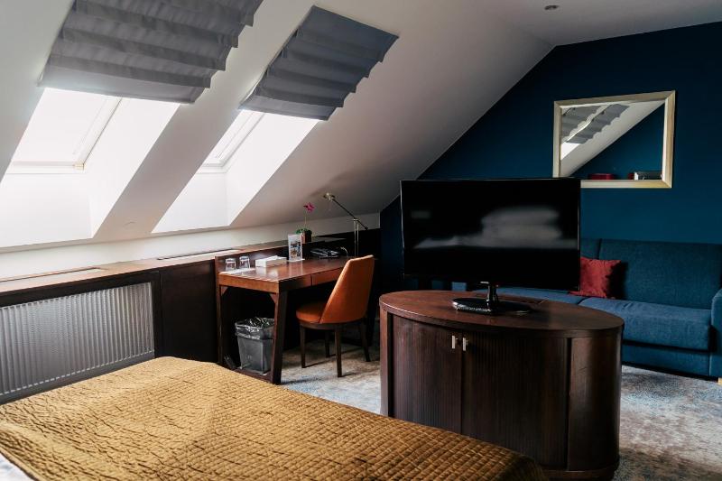 Deluxe Double Room image 3