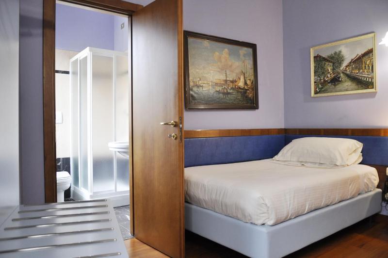 Budget Single Room image 3