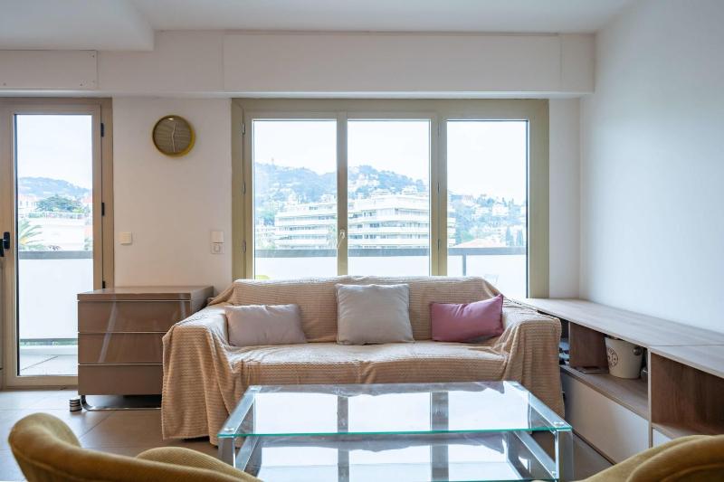 Nice bright one bedroom in the heart of Cannes - image 14