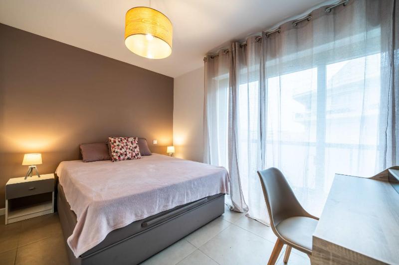 Nice bright one bedroom in the heart of Cannes - image 6