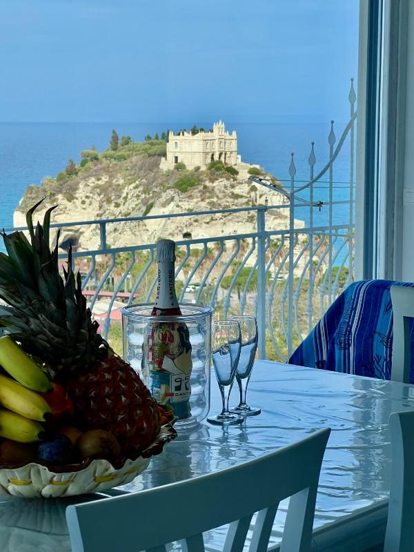 Bella Tropea Suite - image 10
