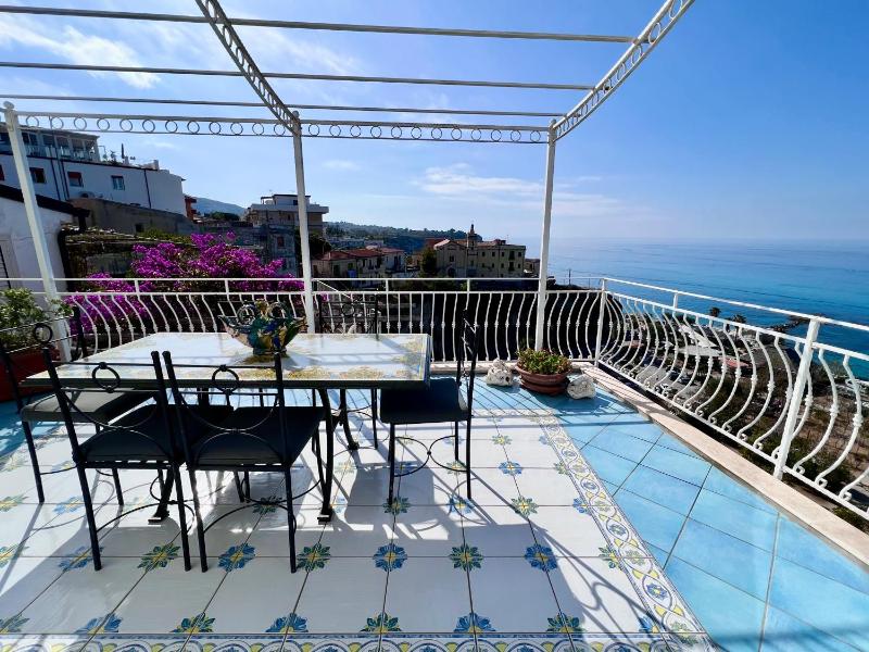 Bella Tropea Suite - image 9