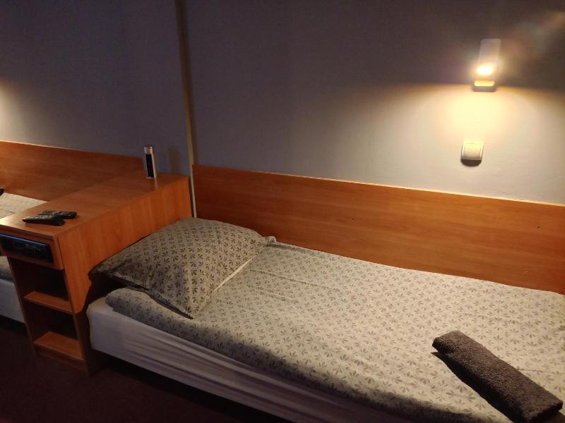 Twin Room with Private Bathroom image 2