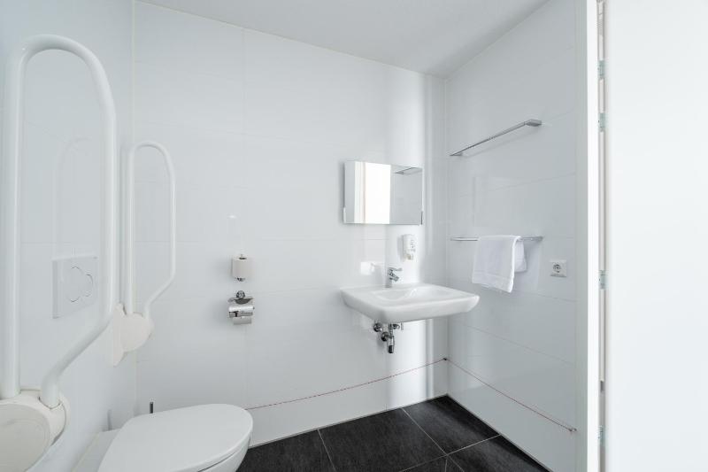 Quadruple Room - Disability Access image 2