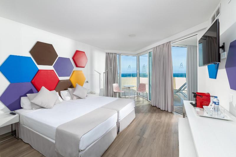 Deluxe Double or Twin Room with Spa Bath image 1