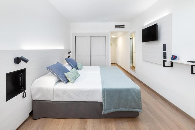 Double or Twin Room image 1