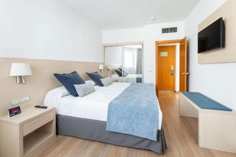 Junior Suite with Sea View image 3