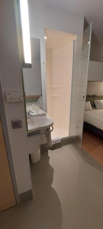 Double Room with Bunk Bed image 3