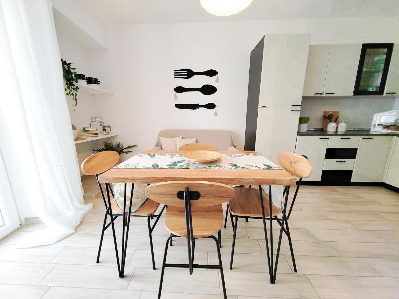 Two-Bedroom Apartment with Terrace and Sea View - Separate Building image 4