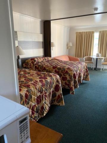 Deluxe Double Room with Extra Bed image 2