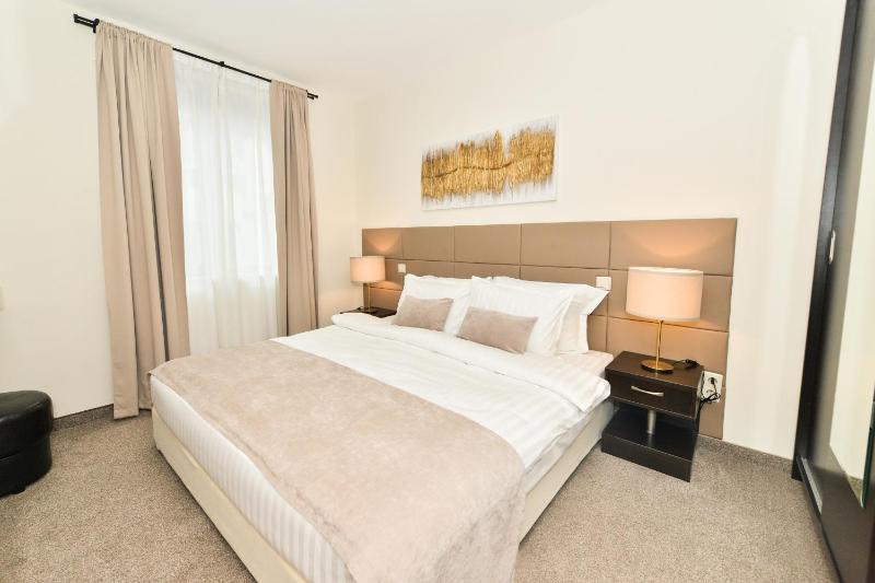 Suite with King Bed and Sofa Bed - Non-Smoking image 2