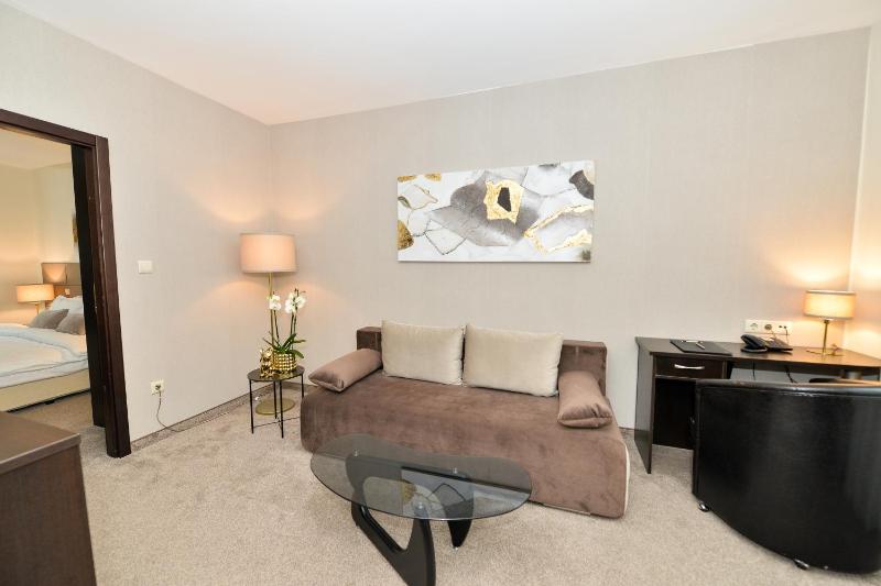 Suite with King Bed and Sofa Bed - Non-Smoking image 3