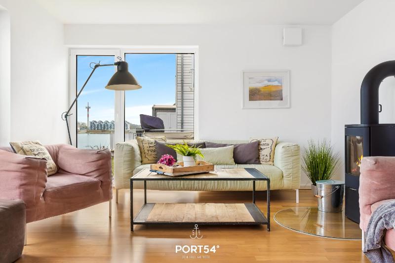 Harbour House - image 19