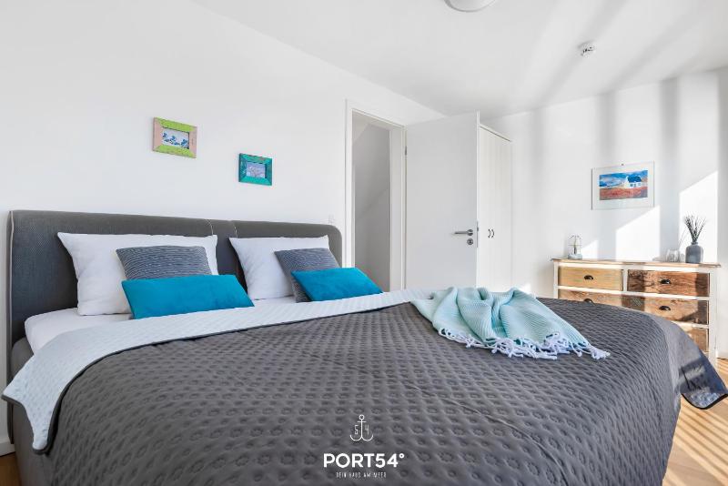Harbour House - image 25