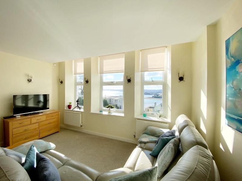 Sea View Apartment 7 Ellington Court - image 9