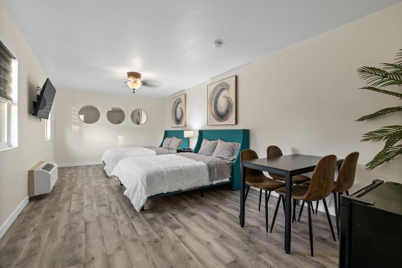 Double Room image 3