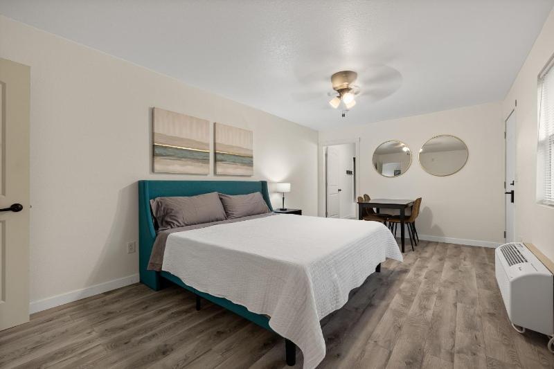 King Room image 1