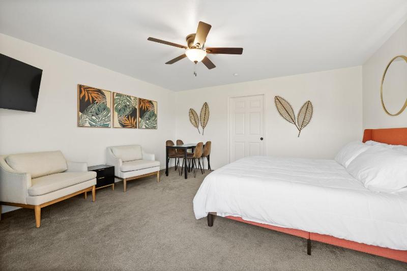 King Room image 2