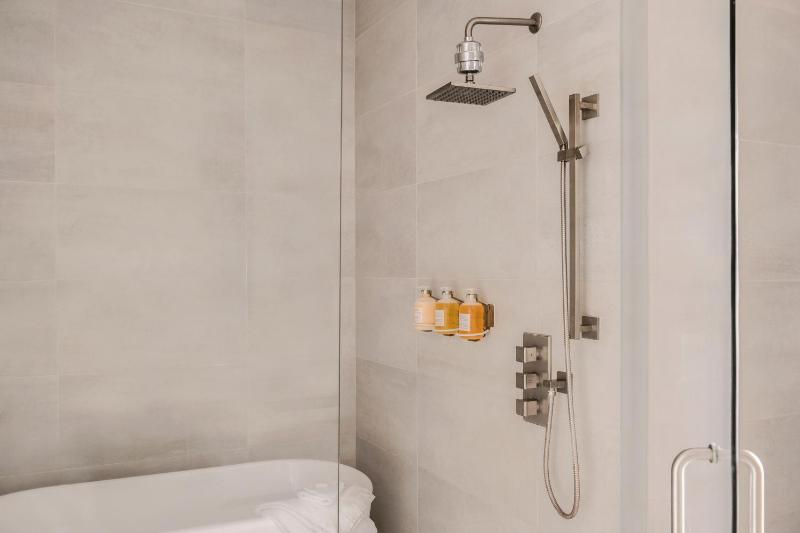 Three-Bedroom Apartment with Balcony image 4