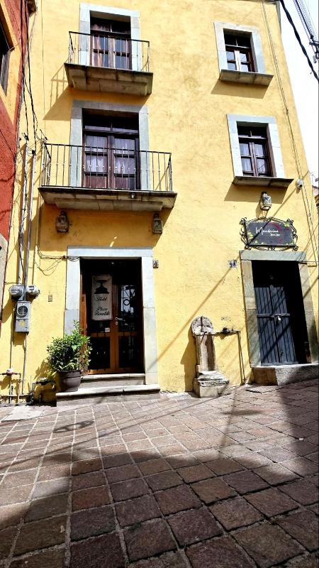 Hotel Plaza Baratillo - image 2