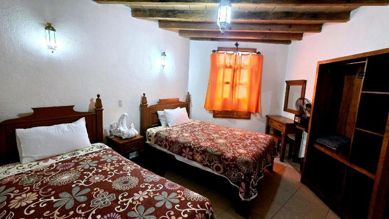 Hotel Plaza Baratillo - image 7