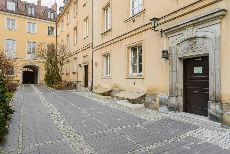 One-Bedroom Apartment 12 Miodowa Street image 4
