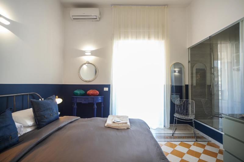 Deluxe Double Room with Balcony image 3