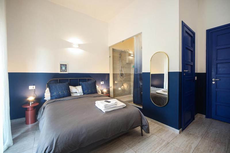 Double Room with Balcony image 3