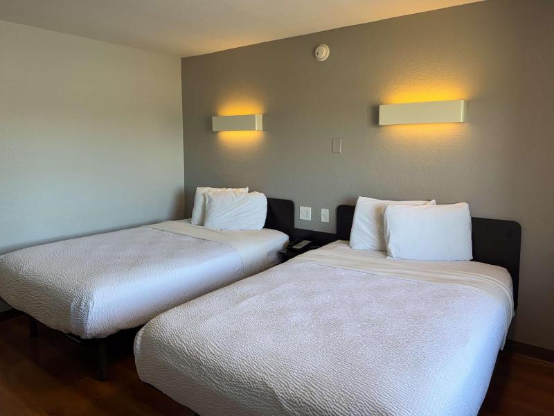 Basic Triple Room image 4