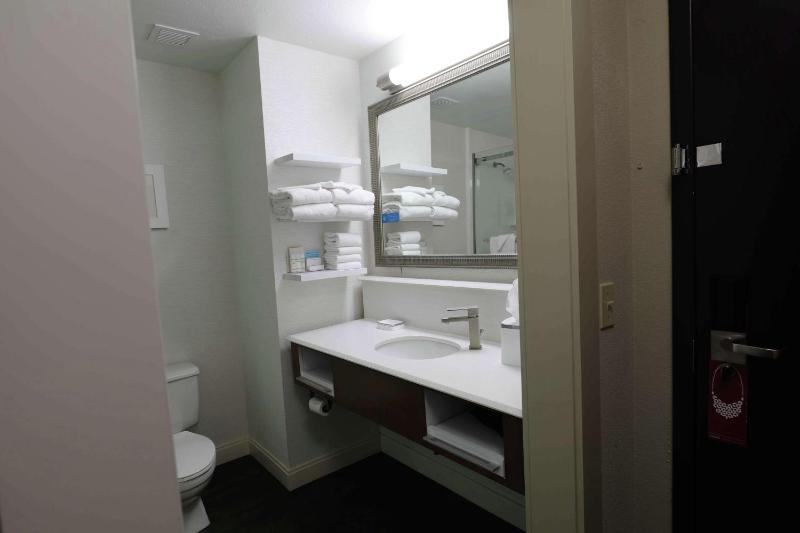 Room with Two Queen Beds - Non-Smoking image 3