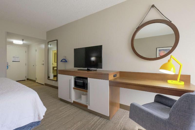 King Room with King Bed - Non-Smoking image 1