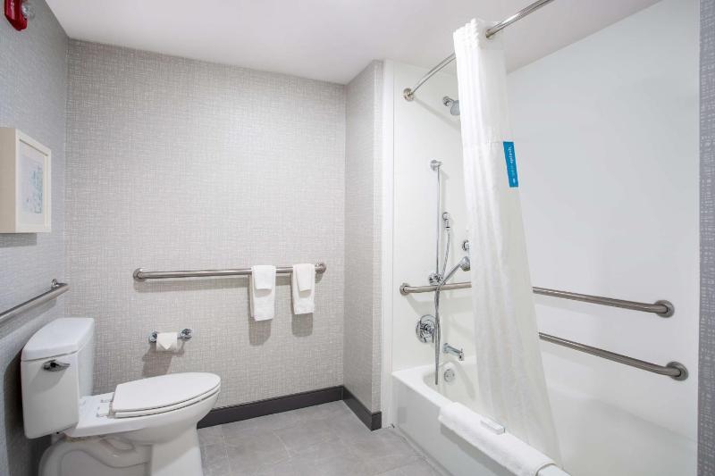 King Room with Accessible Tub - Mobility and Hearing Access/Non-Smoking image 2