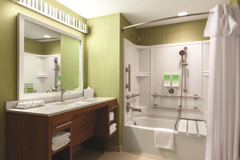 Queen Studio with Two Queen Beds - Mobility Access/Non-Smoking image 4