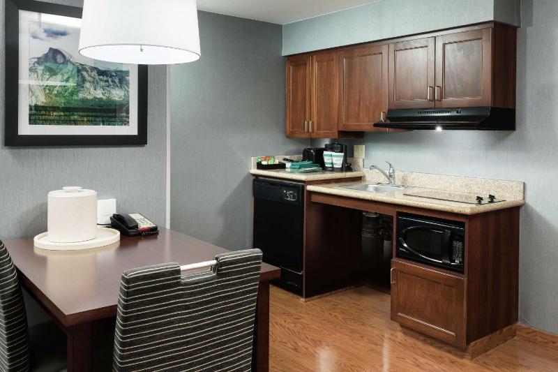 One-Bedroom King Suite - Non-Smoking image 3