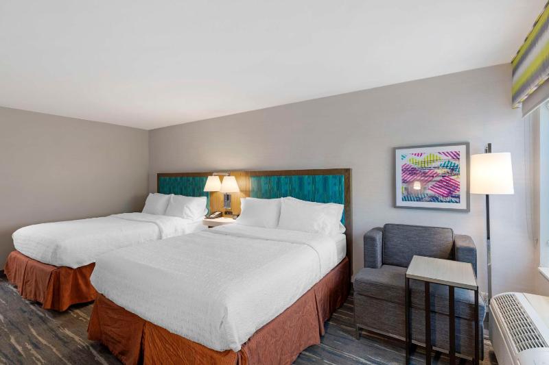 Room with Two Queen Beds - Non-Smoking image 4