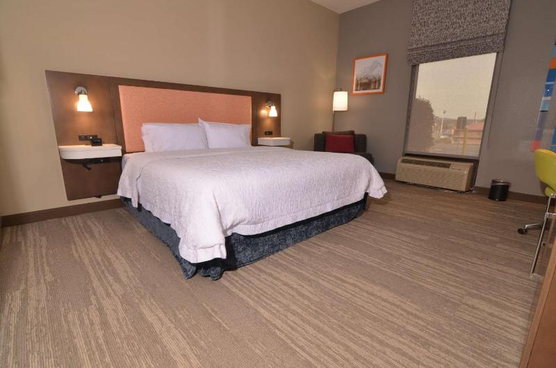 King Room with King Bed - Non-Smoking image 1