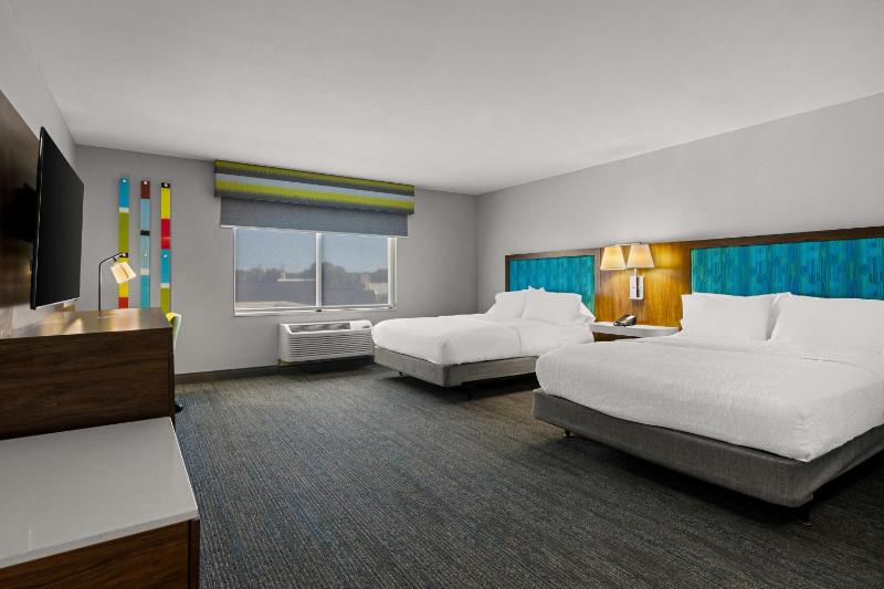 Queen Room with Two Queen Beds - Mobility Access/Non-Smoking image 3