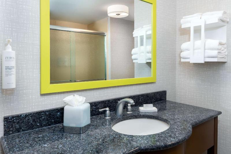 King Room with Shower - Non-Smoking image 2