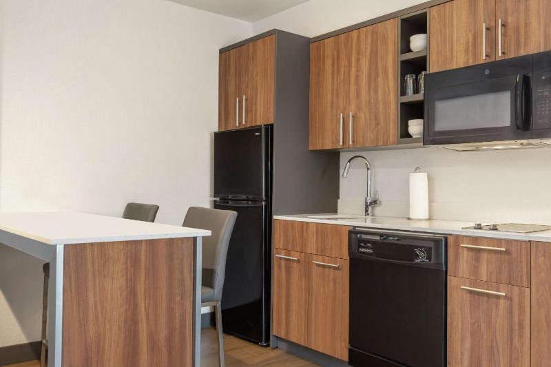 One-Bedroom King Suite with Kitchen - Non-Smoking  image 3