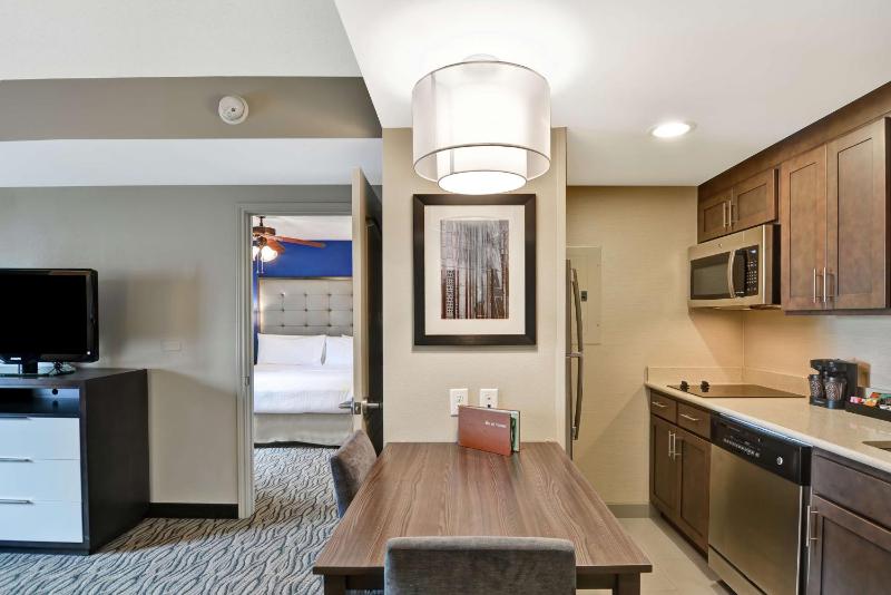 One-Bedroom Queen Suite with Two Queen Beds - Non-Smoking image 4
