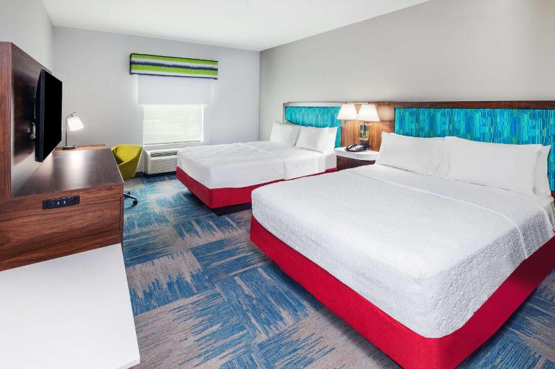Room with Two Queen Beds - Non-Smoking image 3