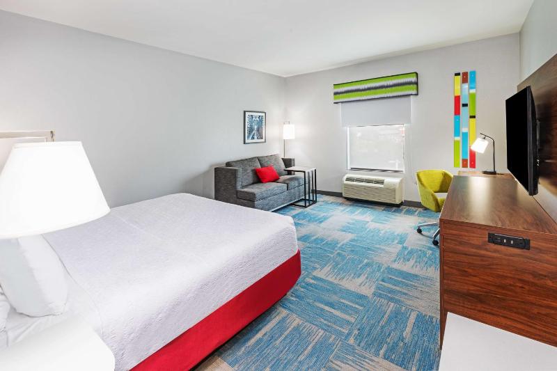 King Room with Sofa Bed - Non-Smoking image 3
