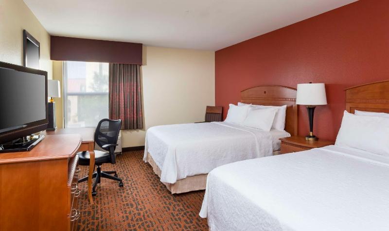 Queen Room with Two Queen Beds - Mobility Access/Non-Smoking image 2