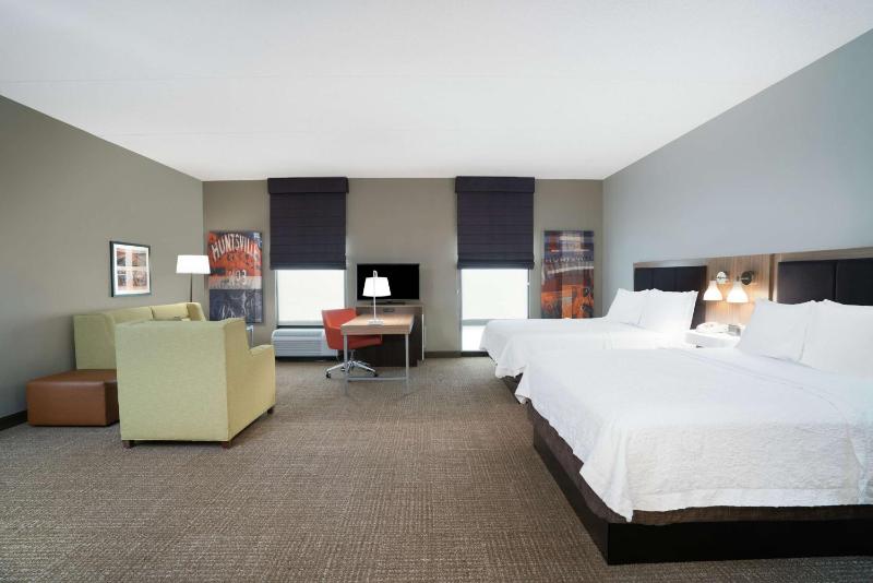 Queen Studio Suite with Two Queen Beds - Non-Smoking image 4