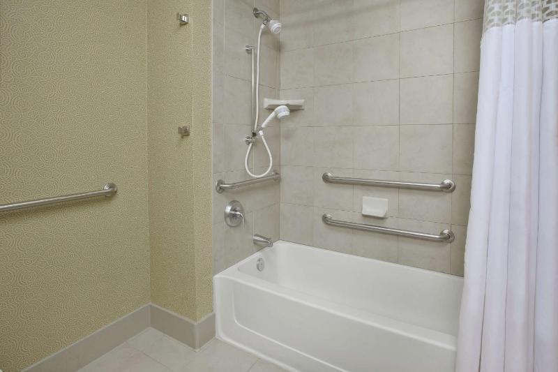 King Room with Accessible Tub - Mobility and Hearing Access/Non-Smoking image 4