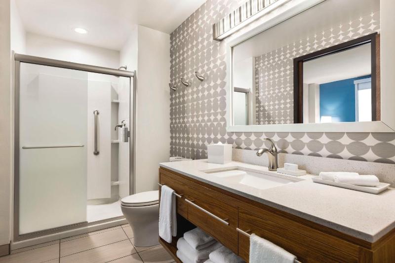 One-Bedroom King Suite - Non-Smoking image 2