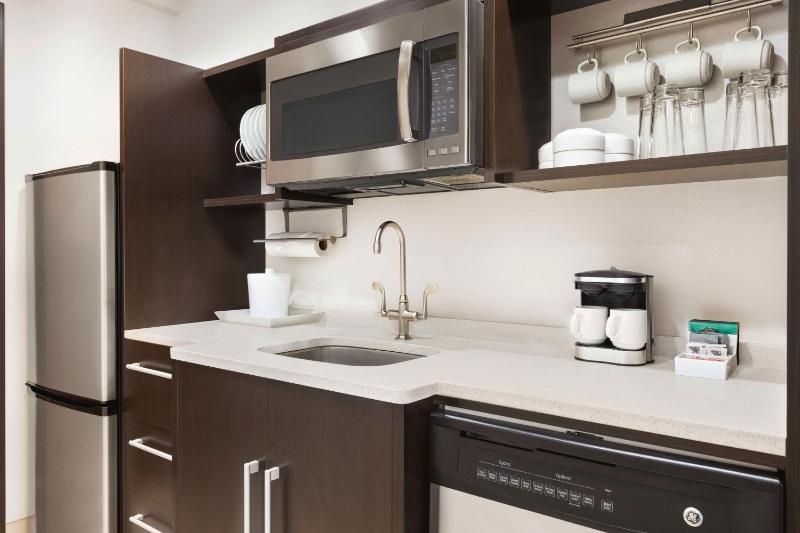 One-Bedroom King Suite - Non-Smoking image 3