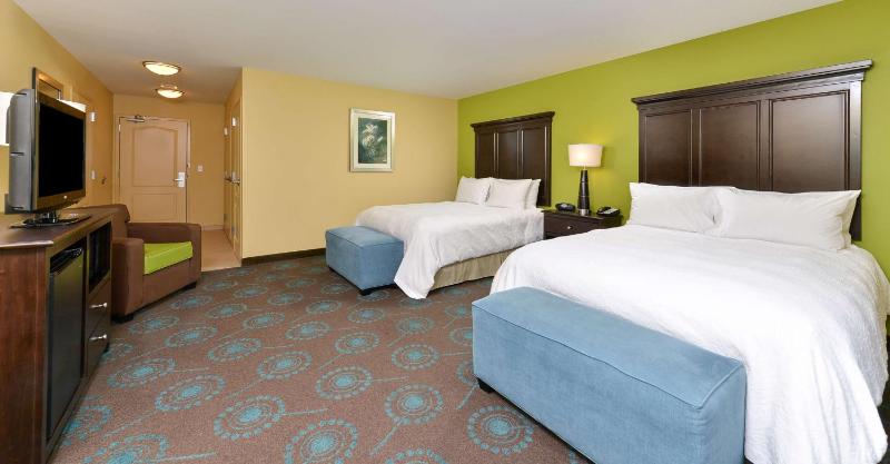 Queen Room with Two Queen Beds - Hearing Access/Non-Smoking image 4