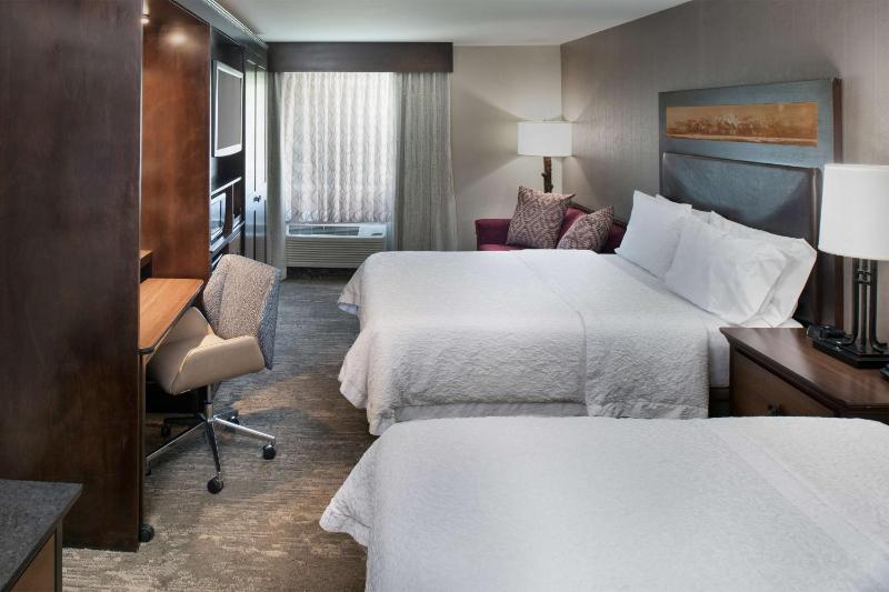 Room with Two Queen Beds - Non-Smoking image 4